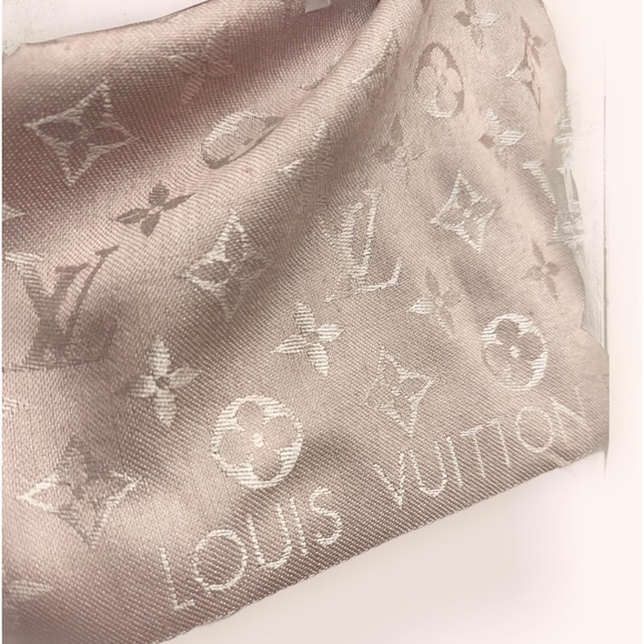 Auth Louis Vuitton Rose Pink Cream Monogram Denim Shawl Silk Wool Wrap Preloved - Picture 14 of 16